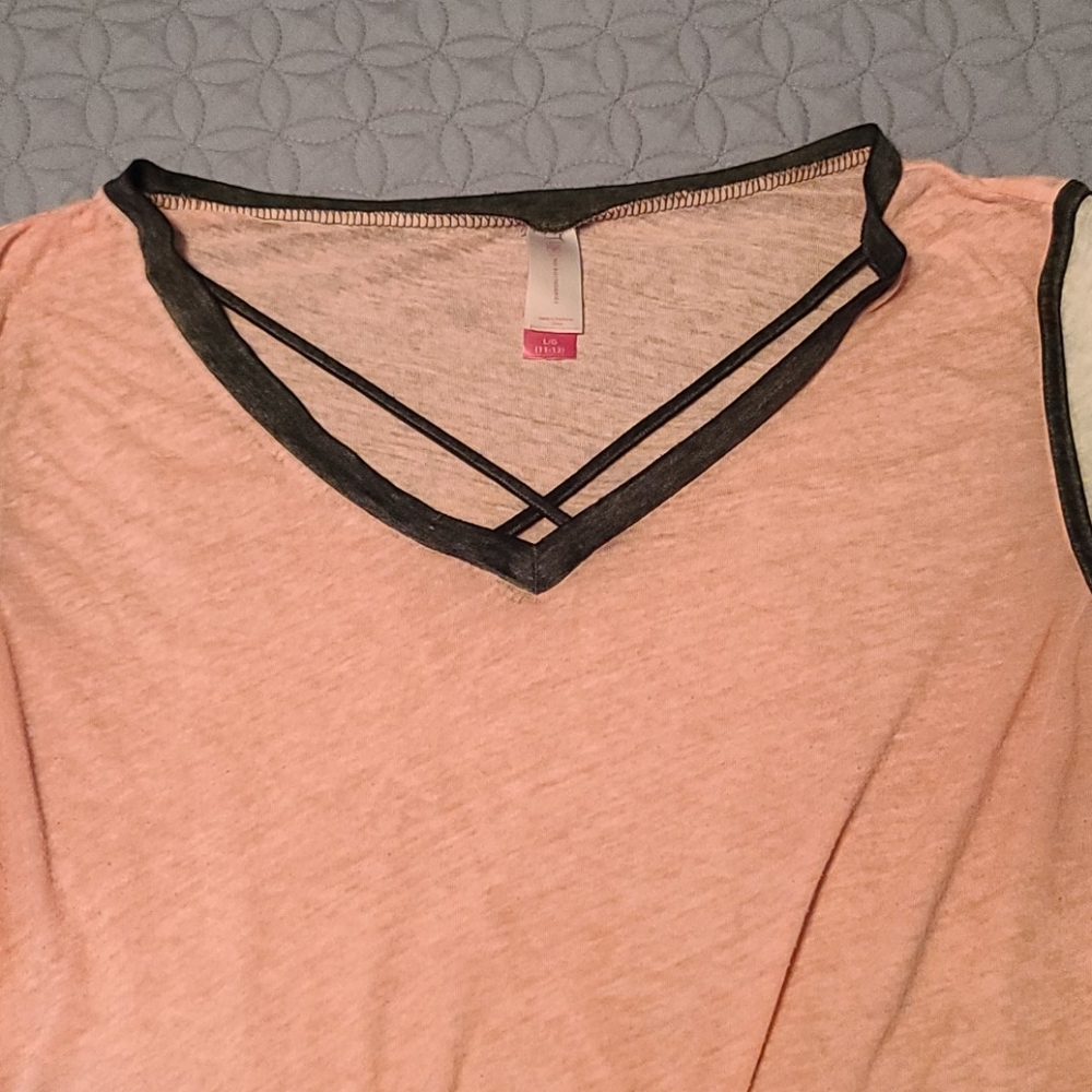 Pink top - Picture 3 of 5